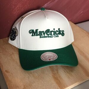 Dallas Mavericks Basketball Club cream and Green Cap nostalgia retro snapback
